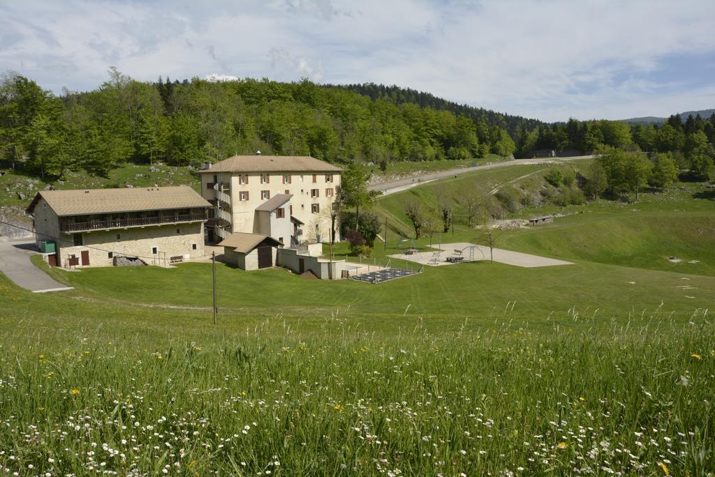 Hotel Du Col De La Machine Saint Jean en Royans Bagian luar foto