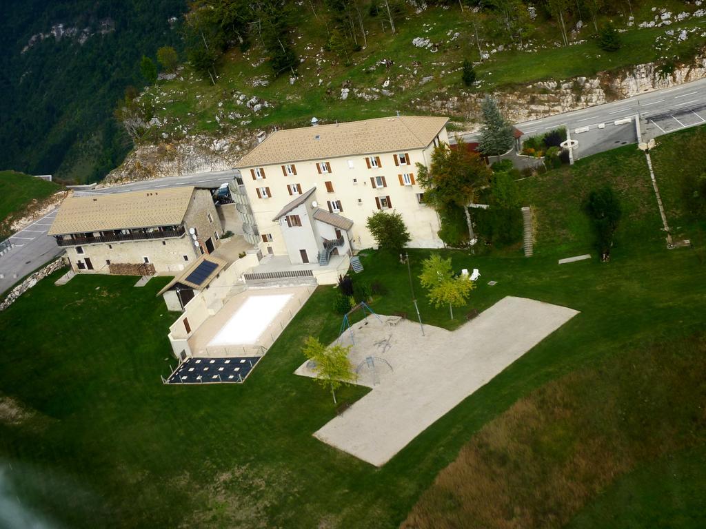 Hotel Du Col De La Machine Saint Jean en Royans Bagian luar foto