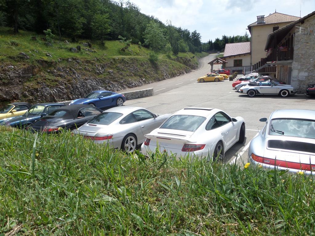 Hotel Du Col De La Machine Saint Jean en Royans Bagian luar foto